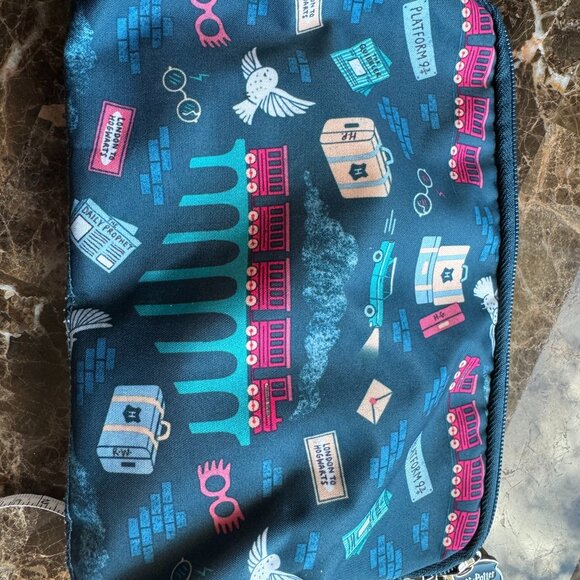 JuJuBe Harry Potter Pouch Platform 9 3/4 - Picture 2 of 7